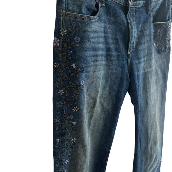 Driftwood Eva Raw Hem Floral Embroidery Jeans, Size 31 - Picture 4 of 10